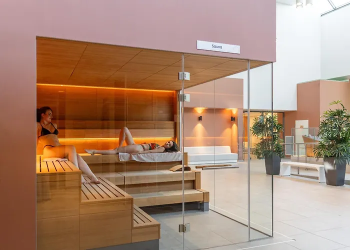 Metropole & 4*