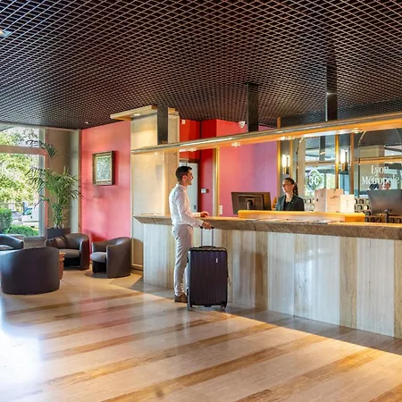 Ξενοδοχείο Metropole 4*