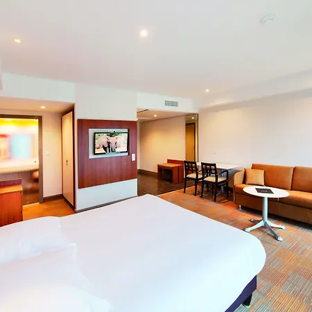 Metropole & 4*