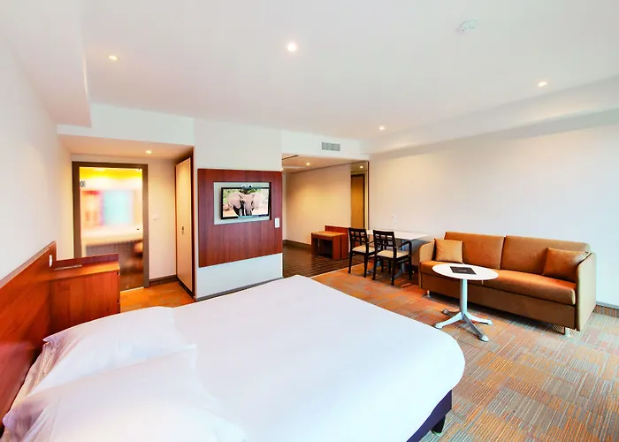 Metropole & 4*
