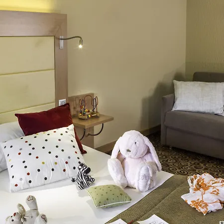 Metropole & 4*