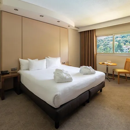 Metropole & 4*
